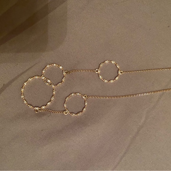 Jewelry - Elegant Gold Circle Necklace